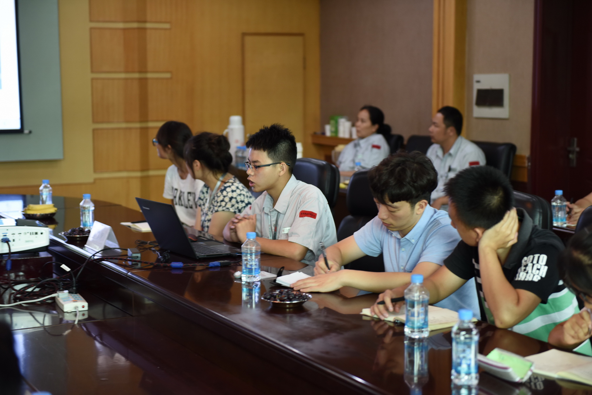 C:\Users\liangxq\Desktop\聂宏碧\学习成长交流.jpg