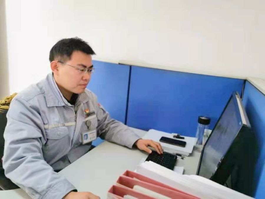孙睆睆工作照 (1).jpg