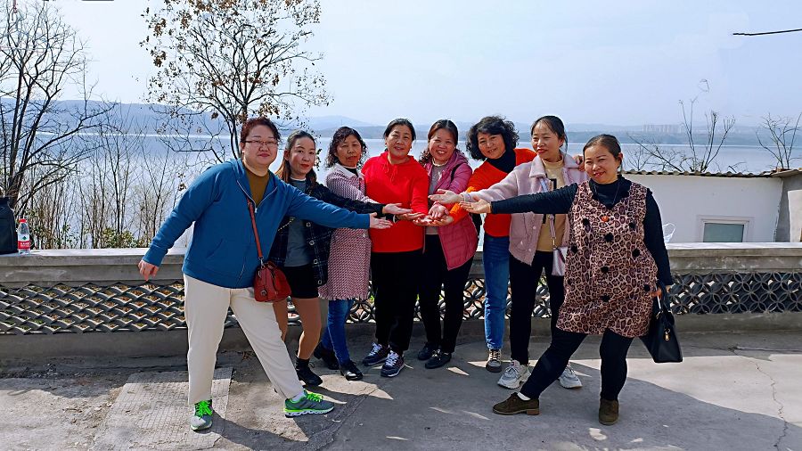 女工们合影留念.jpg